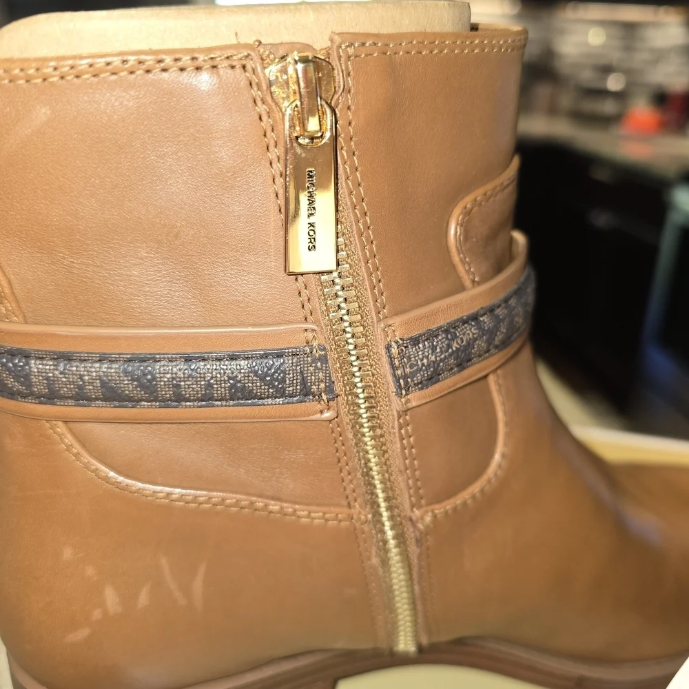 Michael Kors chic tan